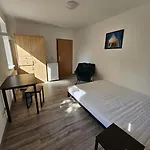 Neu Renoviert Private Zimmer Mit Bad Und Kueche