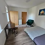 Neu Renoviert Private Zimmer Mit Bad Und Kueche