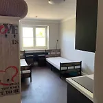 Neu Renoviert Private Zimmer Mit Bad Und Kueche