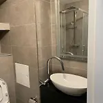 Neu Renoviert Private Mit Bad Und Kueche 3* Rostock