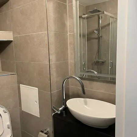 Neu Renoviert Private Mit Bad Und Küche 3* Rostock