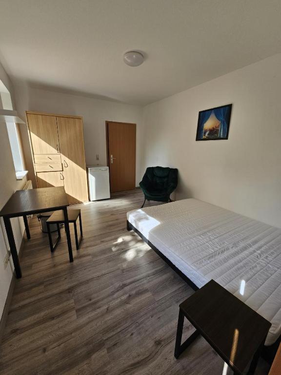 Neu Renoviert Private Zimmer Mit Bad Und Kueche