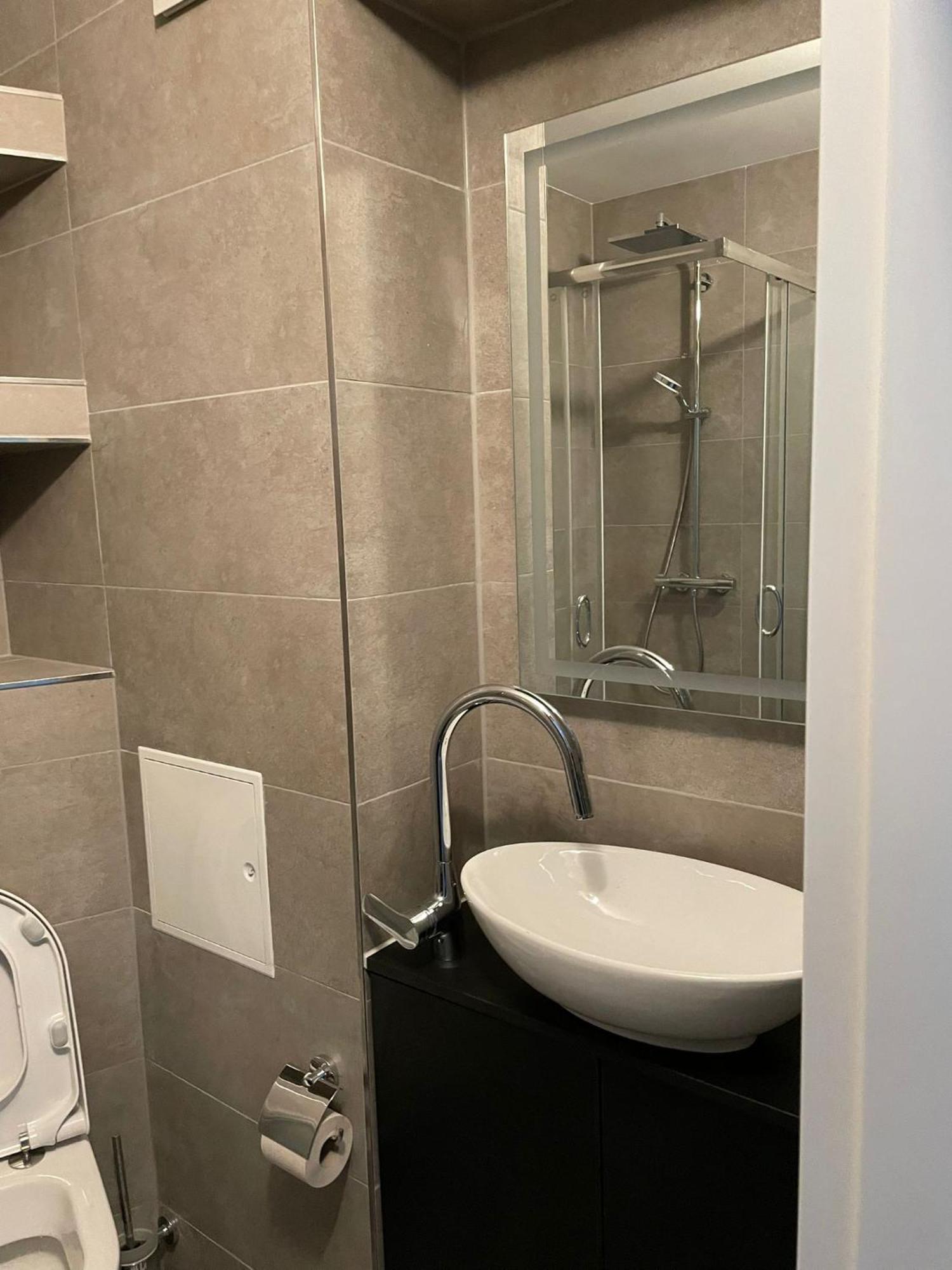 Neu Renoviert Private Zimmer Mit Bad Und Kueche * Rostock